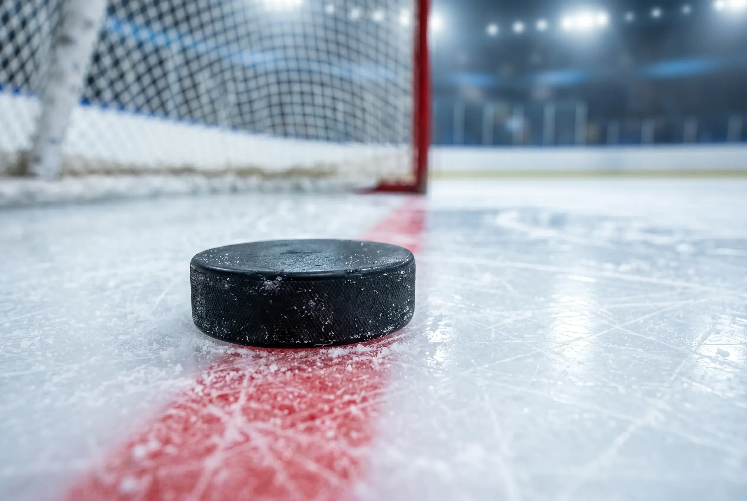 Ishockey betting-markeder med moneyline, puck line og over under odds