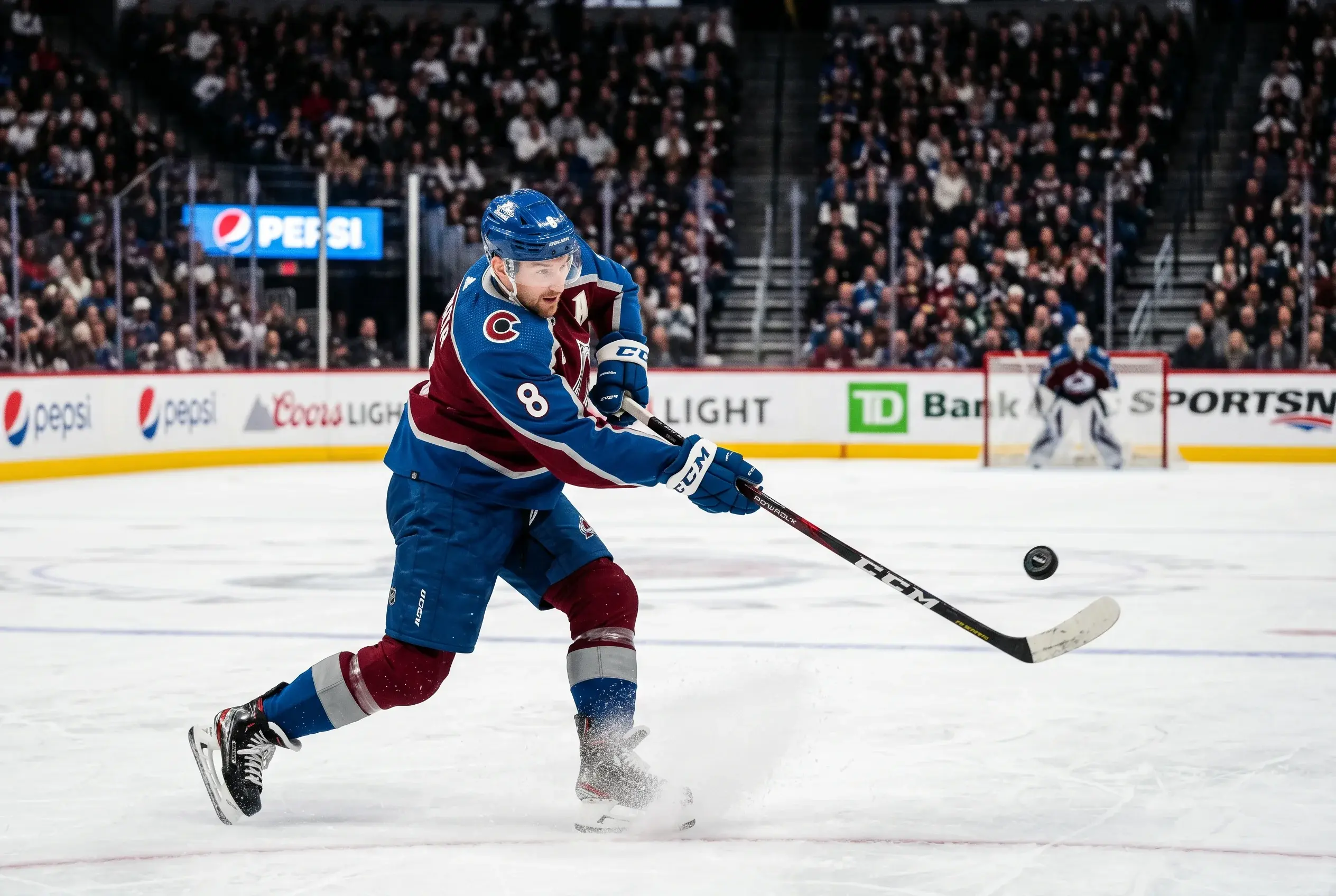 Ishockeyspiller tager skud mod mål under en NHL-kamp